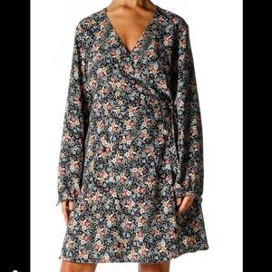 Loft Floral Long Sleeve Wrap Dress Size 00P